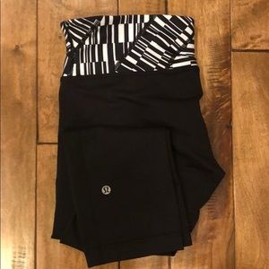 Lululemon Black Wunder Under Crop- Size 10